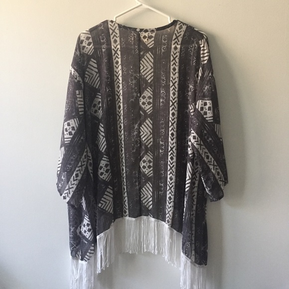 Hollister Flowy Tassel Sheer Kimono Top - Picture 4 of 7